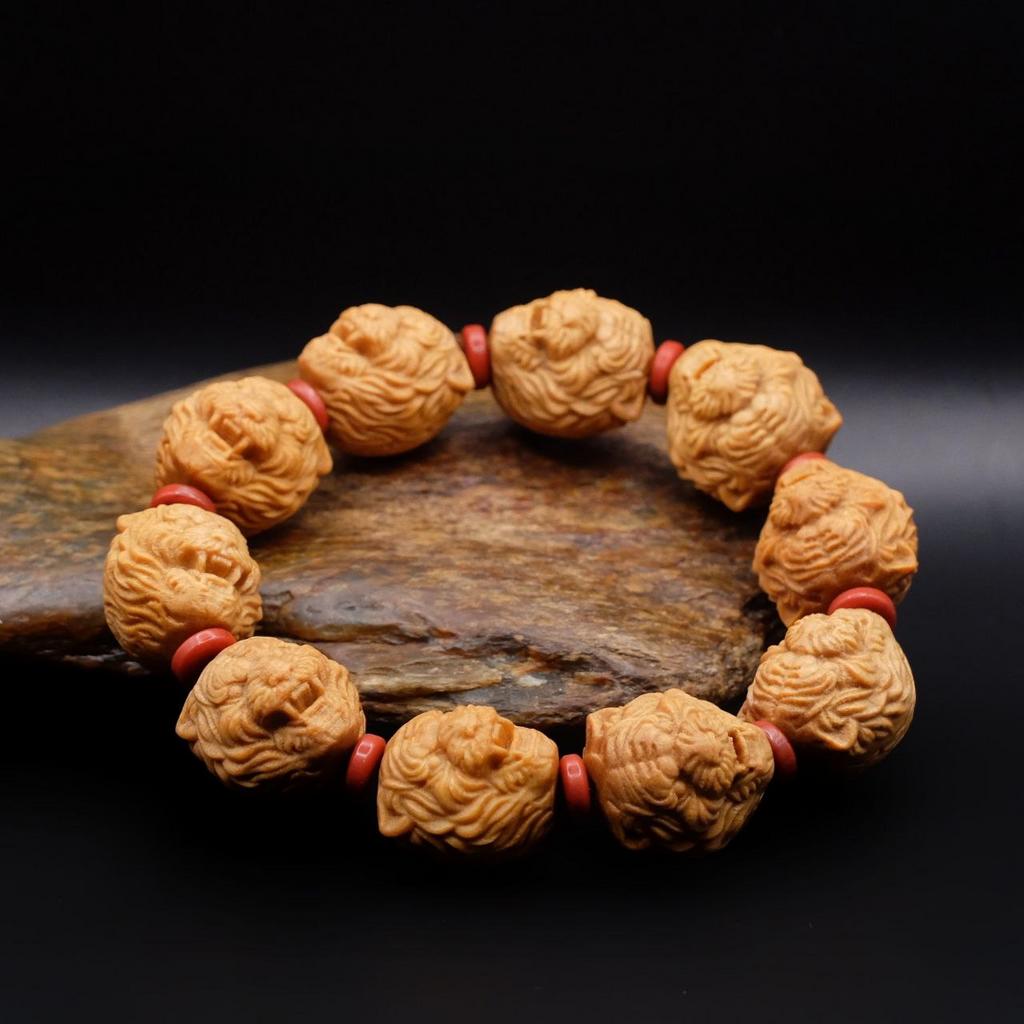 Браслет из сандалового дерева с изображением тигров