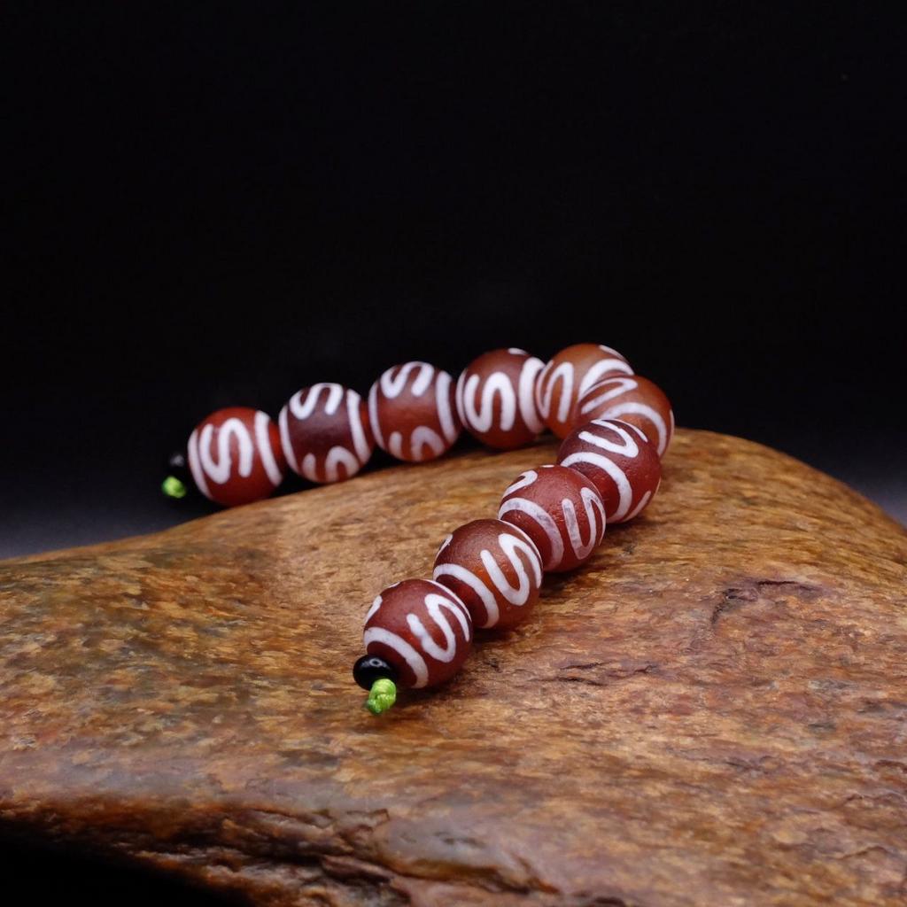 Набор бусин Дзи Денежный Крючок (красные) 12 мм