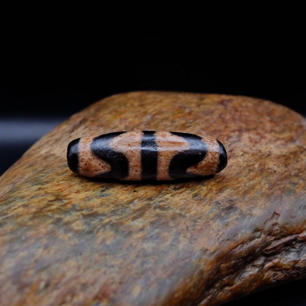 Бусина Дзи Двойные Зубы Тигра N°35