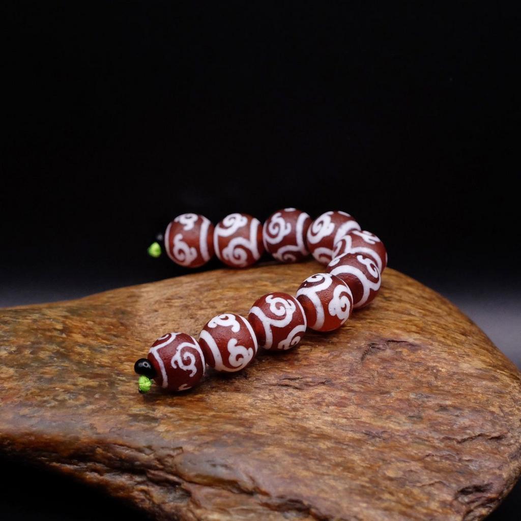 Набор бусин Дзи Зелёная Тара (красные) 12 мм