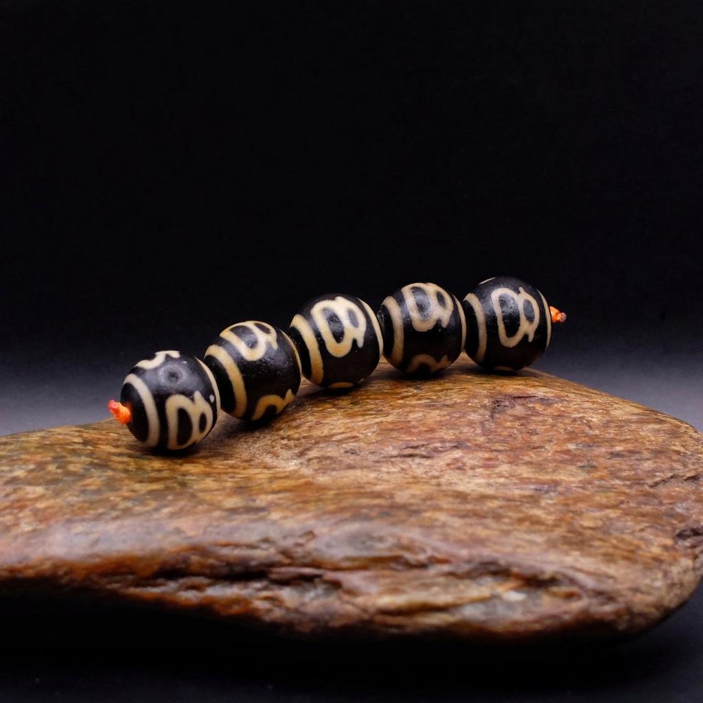 Набор бусин Дзи Кубера (чёрные) 16 мм