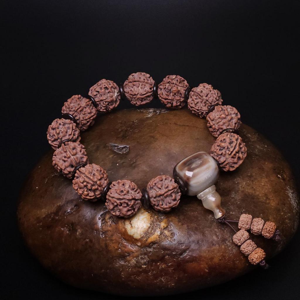 Браслет из шестиликой рудракши с гуру-бусиной из рога буйвола