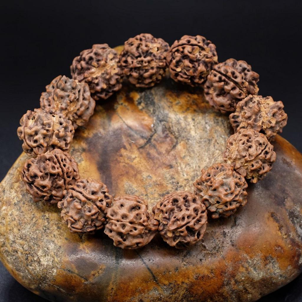 Браслет из Рудракши