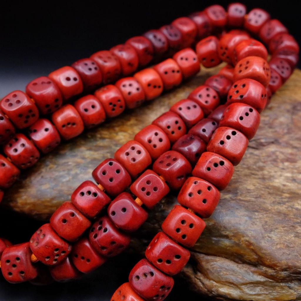 Четки из кости "Игральные кубики" 9 мм, красные