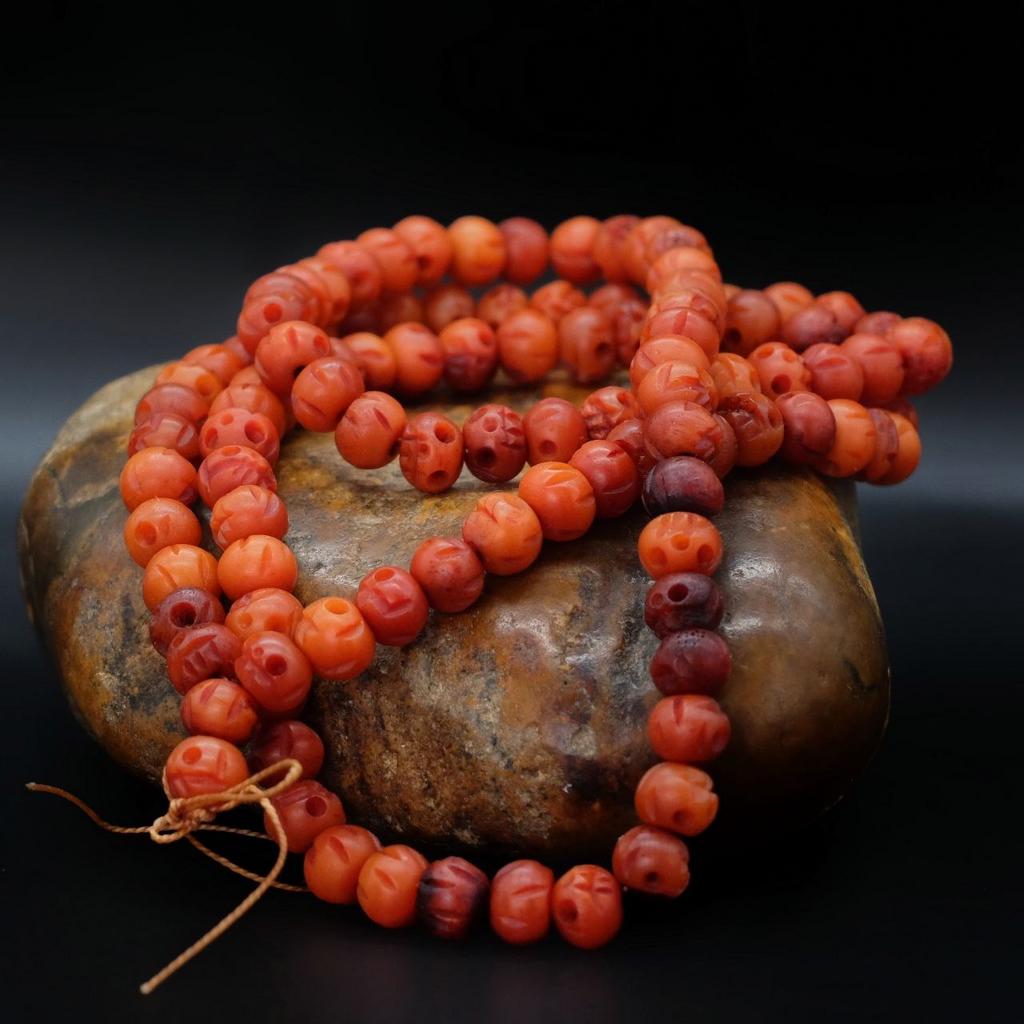 Четки из кости яка черепа красные