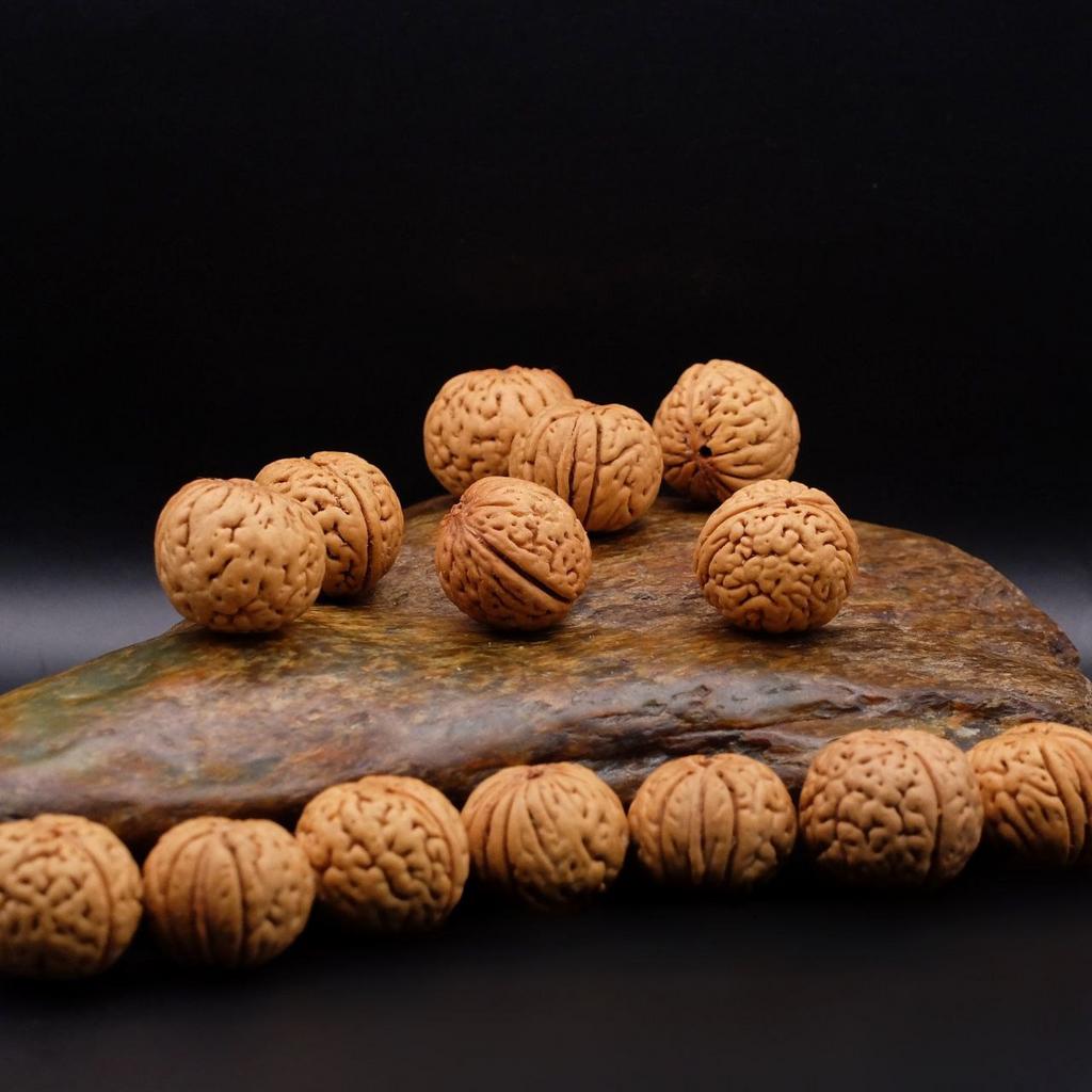 Бусина косточка дикого персика