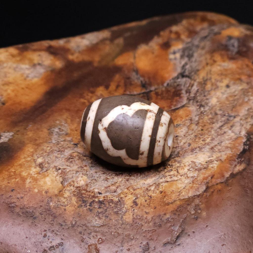 Бусина Дзи 1 глаз и гора N°8