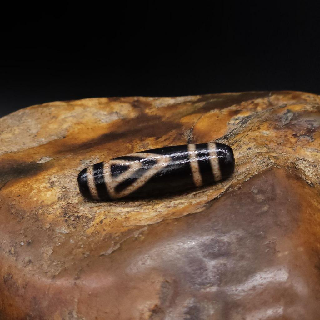 Бусина Дзи 1 глаз и гора N°9