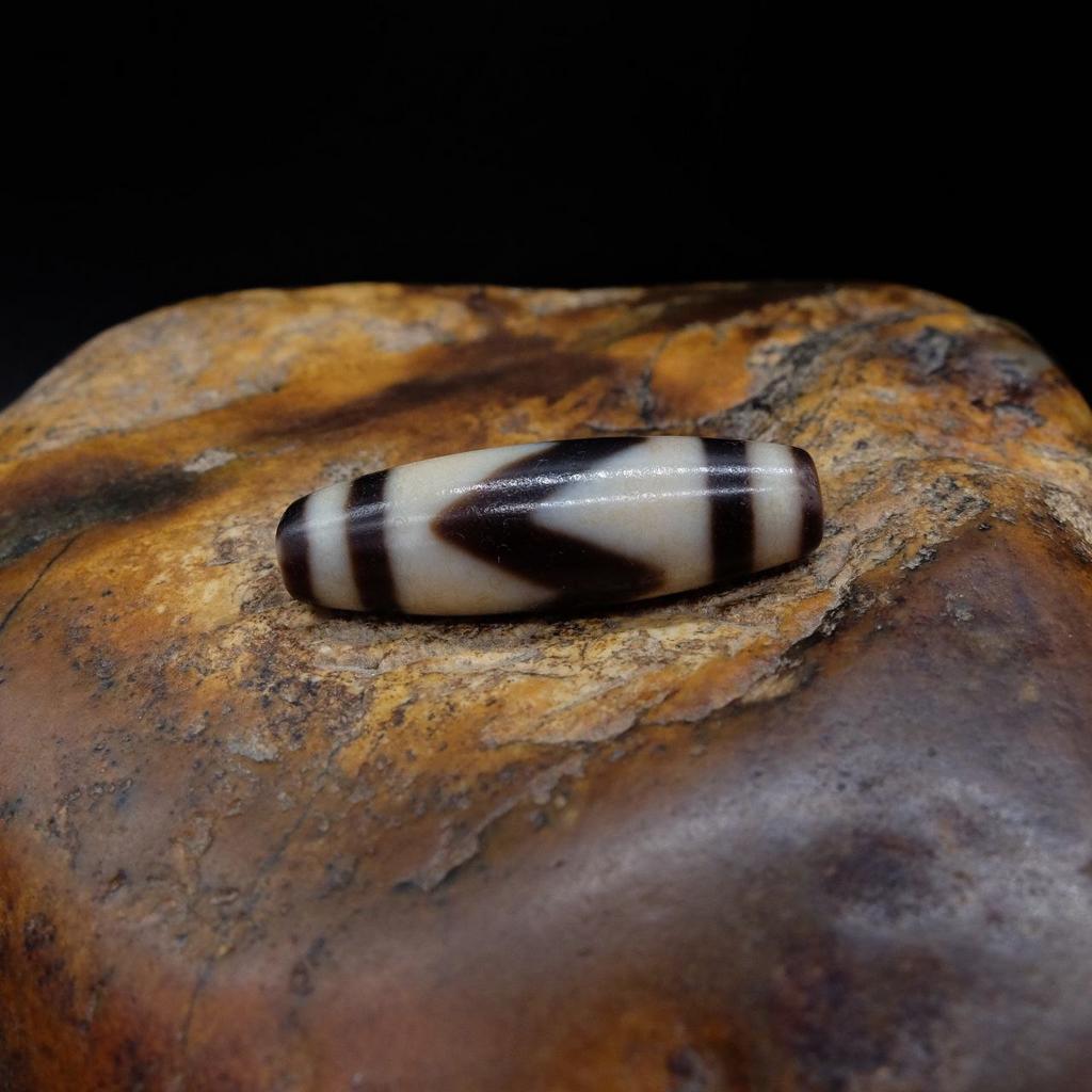 Бусина Дзи Зубы Тигра N°50 original