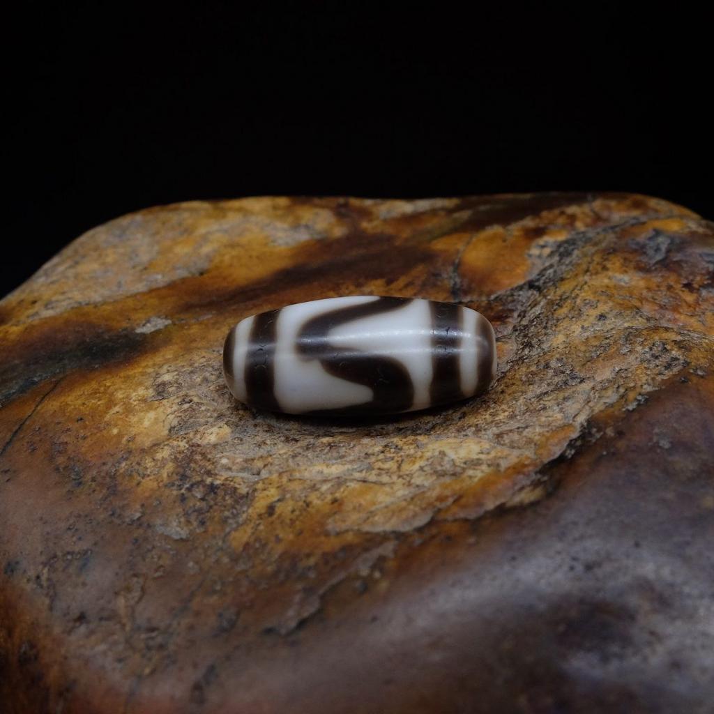 Бусина Дзи Зубы Тигра N°60 original