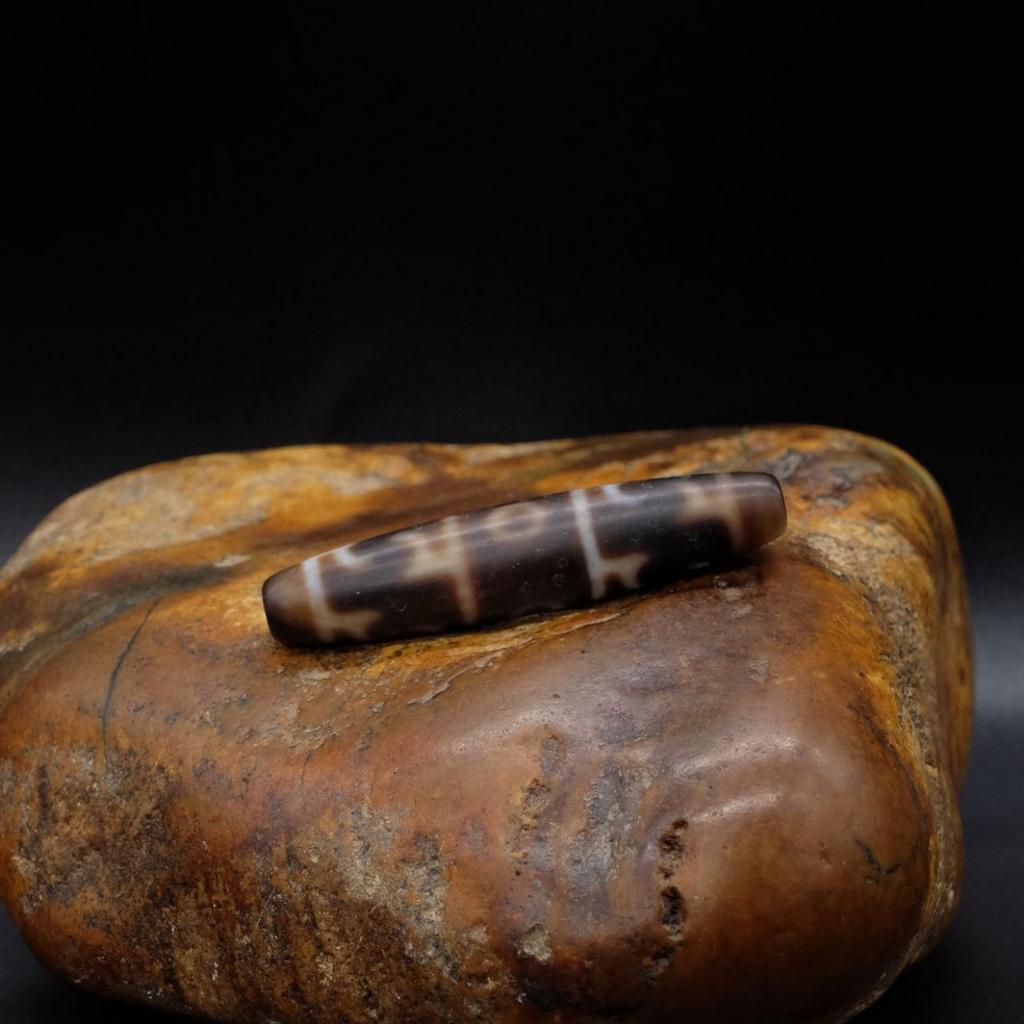 Бусина Дзи 3 глаза и шапка Падмасабхавы N°32