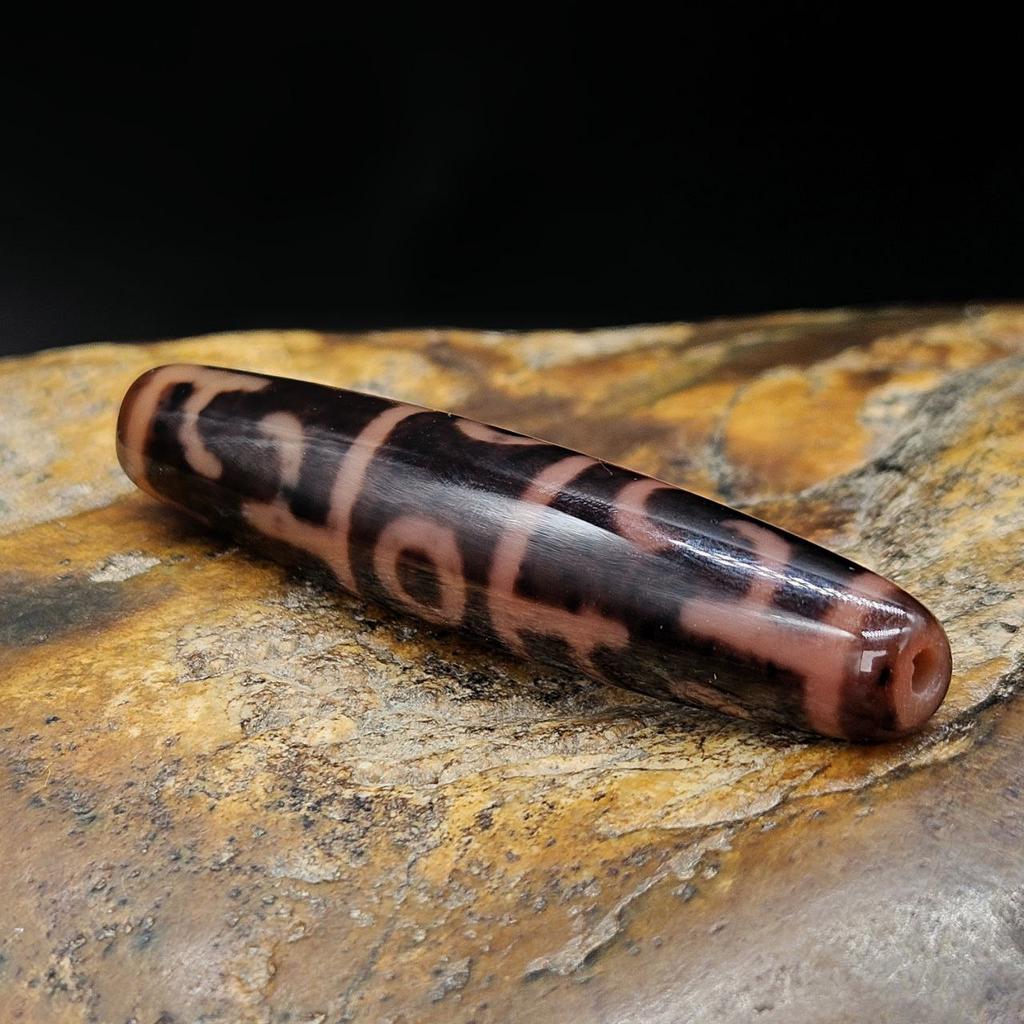 Бусина дзи 3 глаза и шапка падмасабхавы №34