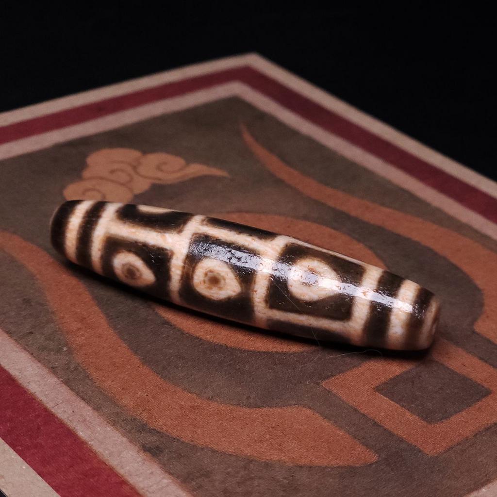 Бусина Дзи 9 глаз №72