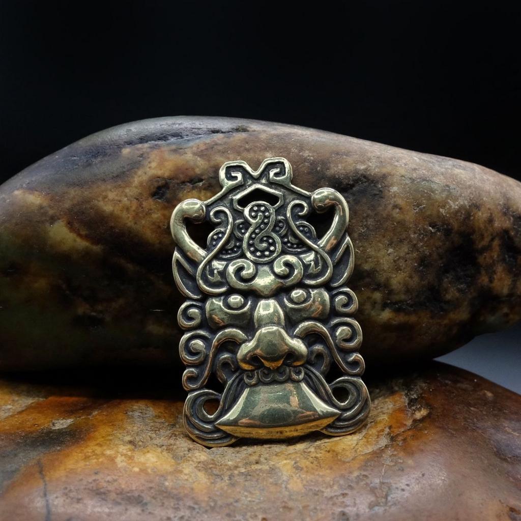 Подвеска с ликом дракона