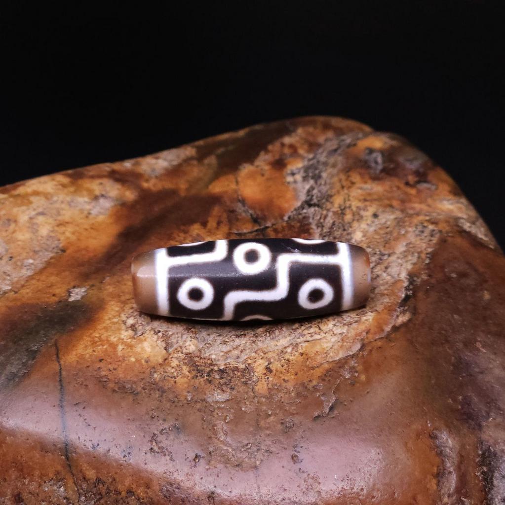 Бусина Дзи 9 глаз №74