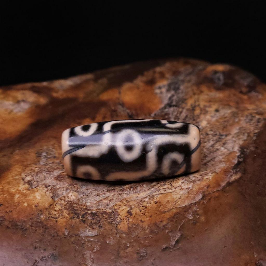 Бусина Дзи 9 глаз №75