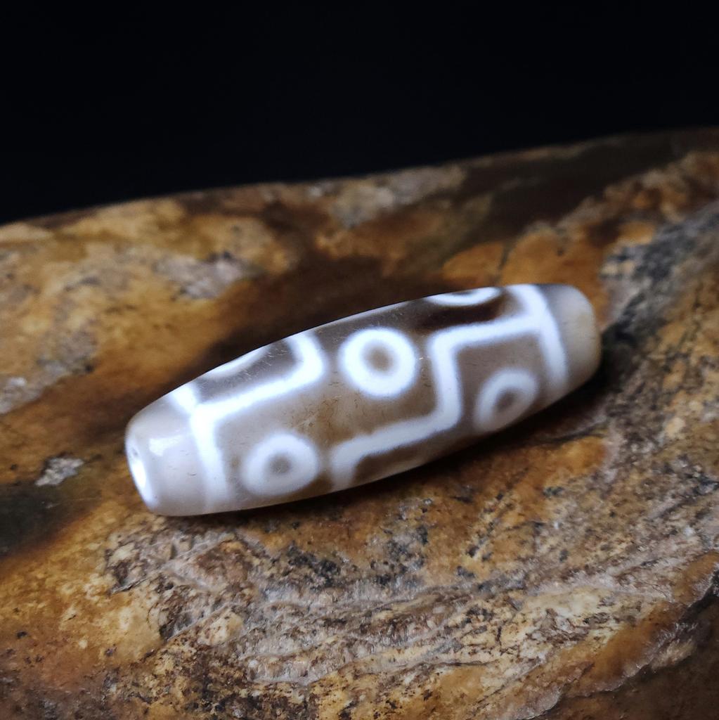 Бусина Дзи 9 глаз №75