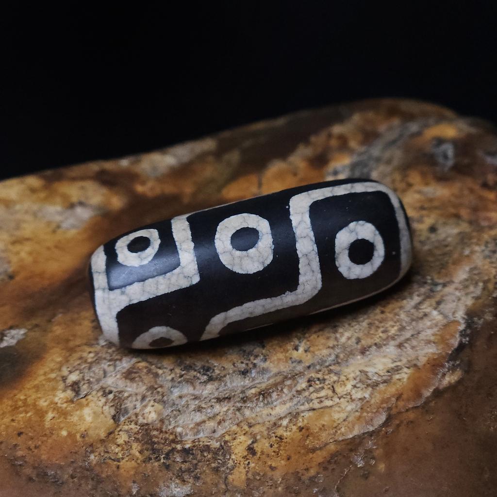 Бусина Дзи 9 глаз №76