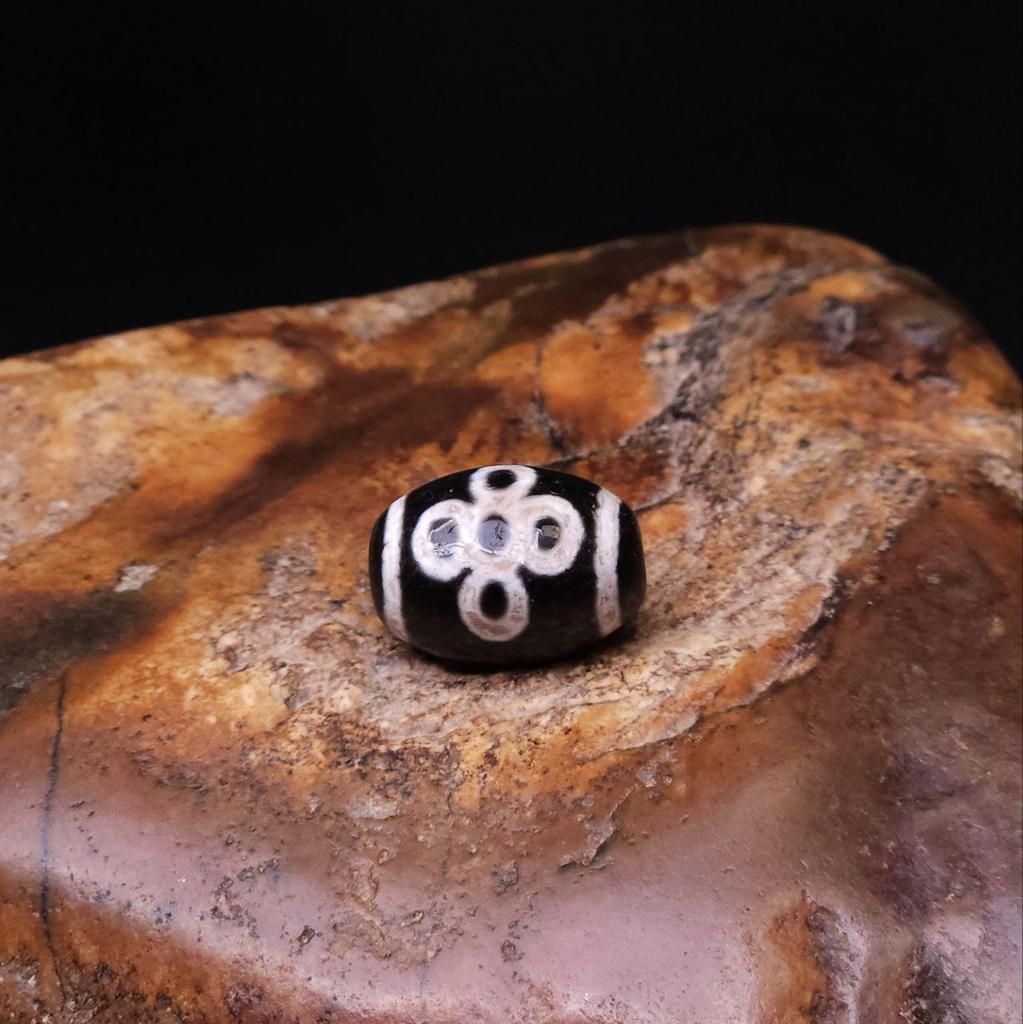 Бусина Дзи Гаруда и молния N°44