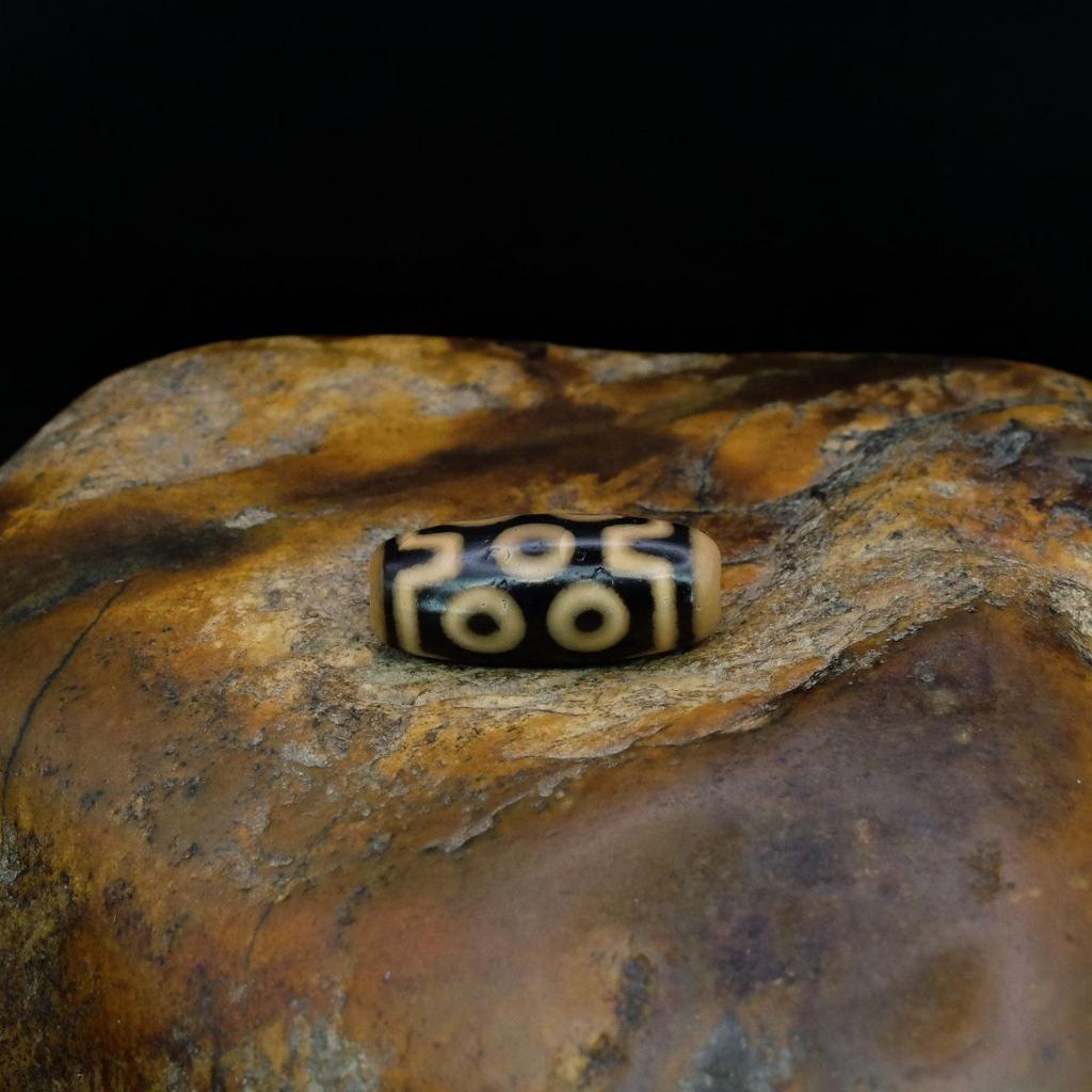 Бусина дзи 7 глаз №45