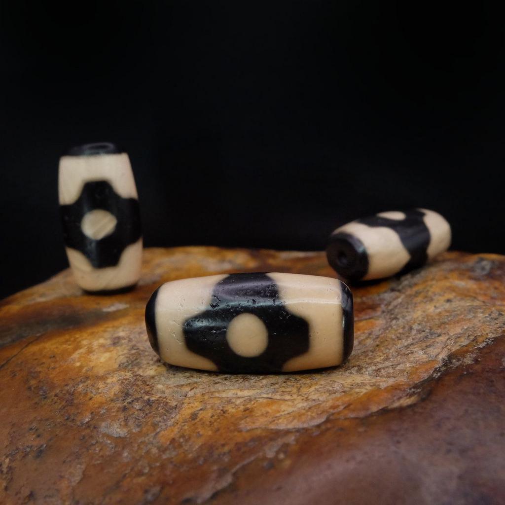 Бусина Дзи Васту N°7