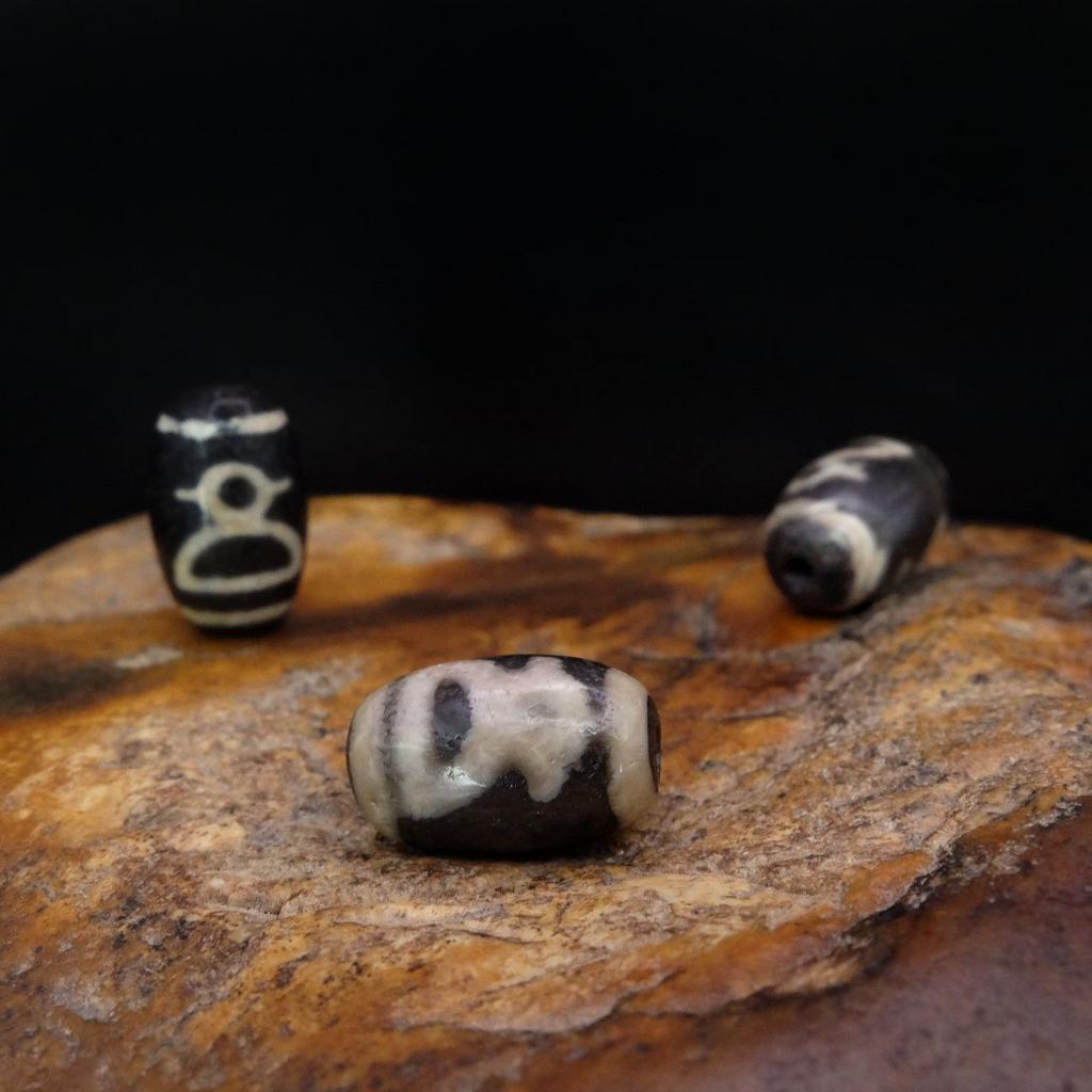 Бусина Дзи Кубера N°17