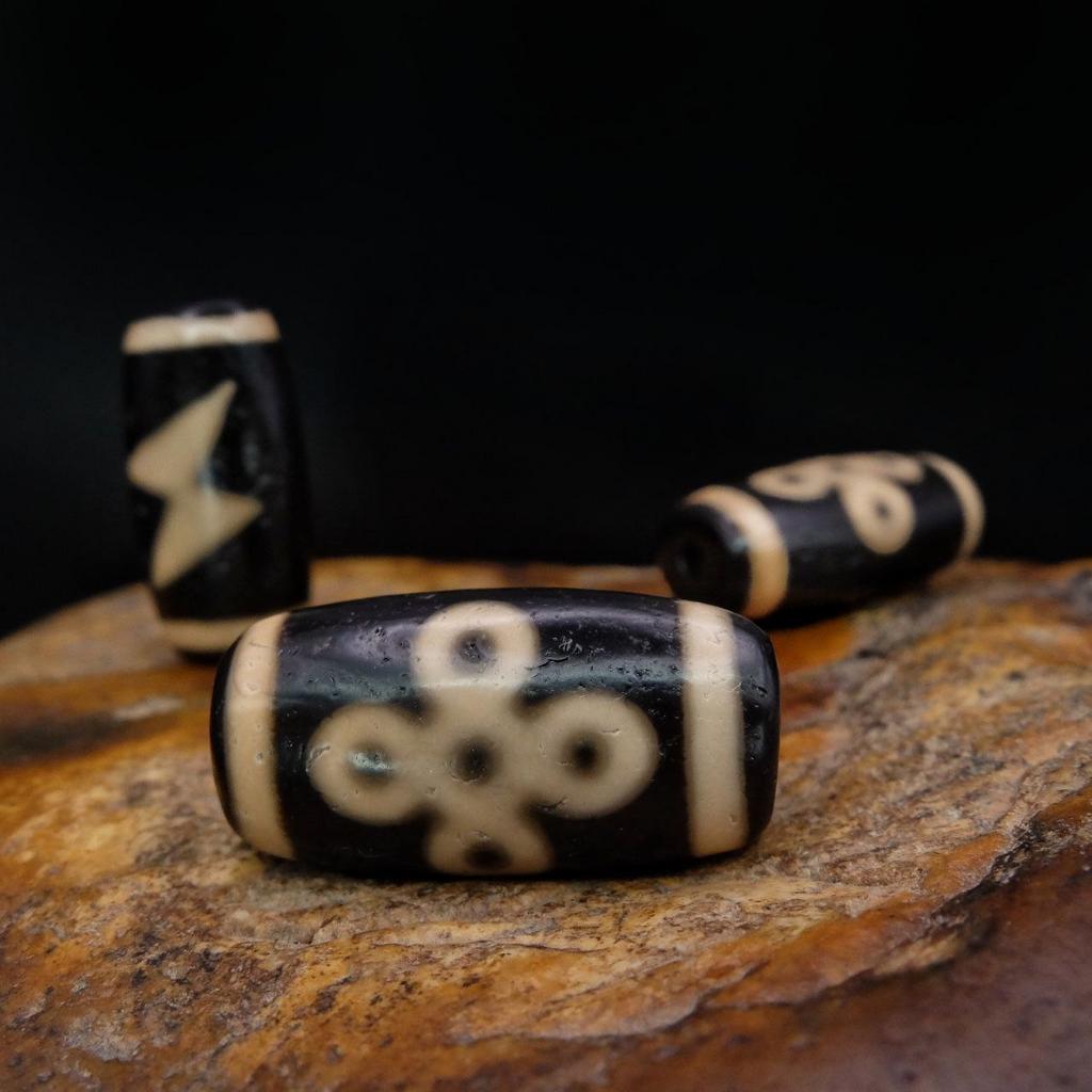 Бусина Дзи Гаруда и молния N°49