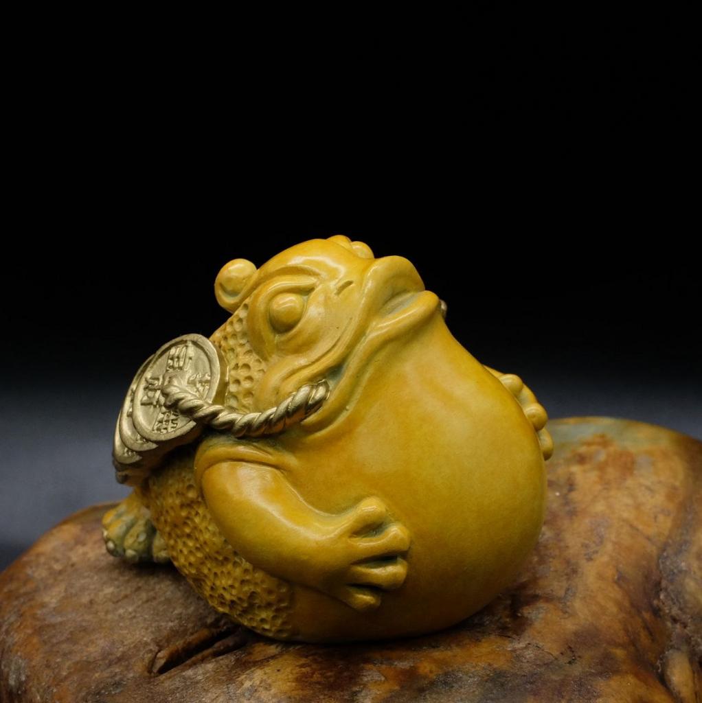 Трехлапая Жаба с ручной росписью