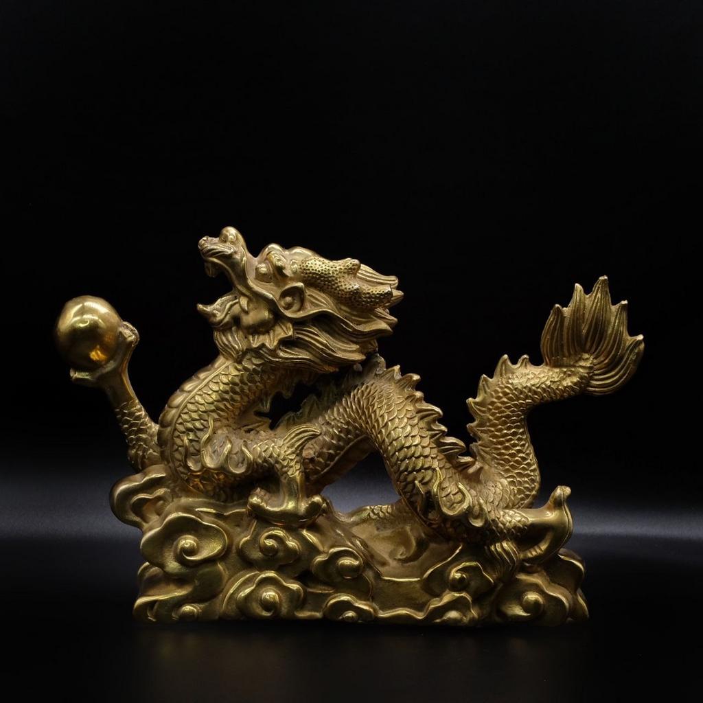 Дракон с жемчужиной на облаках