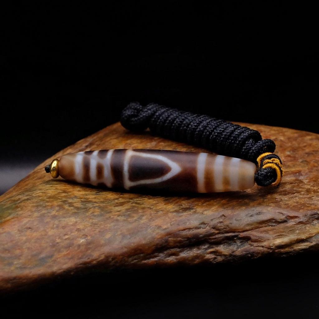 Бусина дзи 1 глаз и гора №12