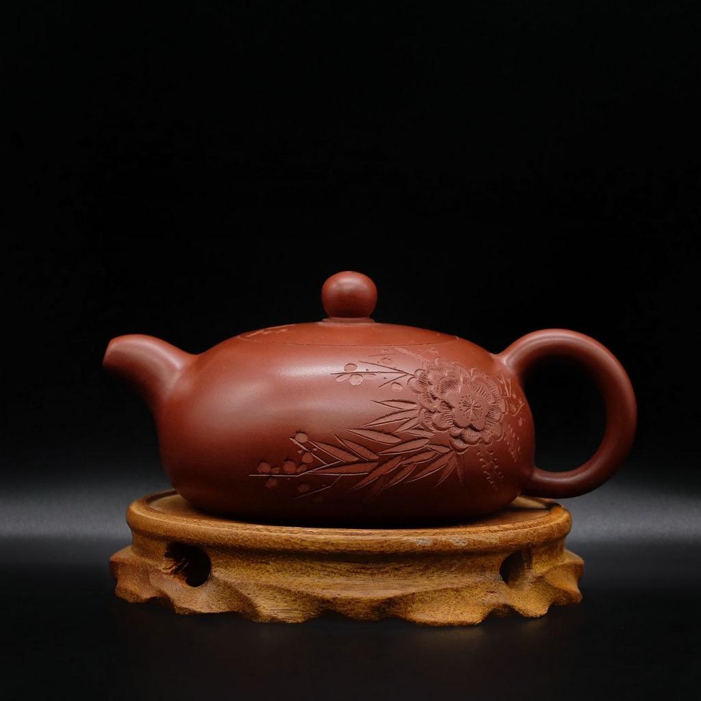 Чайник Цзинь Пинь "Полумесяц" с изображением цветущий сливы