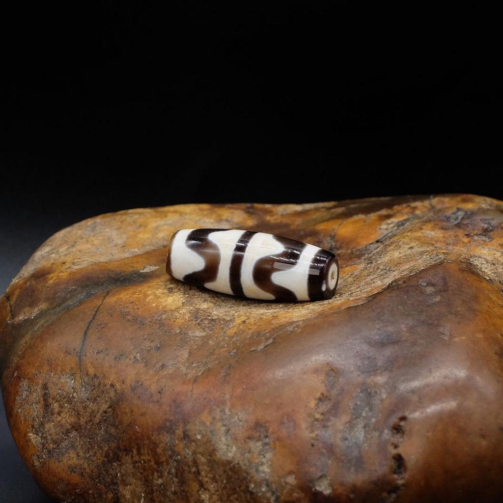 Бусина Дзи Двойные Зубы Тигра N°83