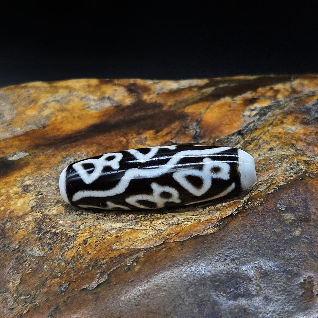 Бусина Дзи Девять Кубер