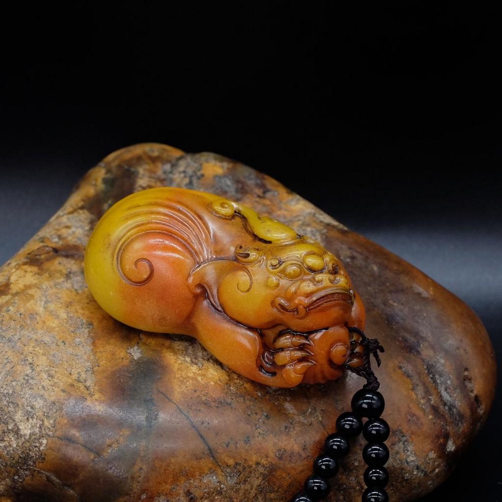 Фигурка для ношения в руке драконовая собака