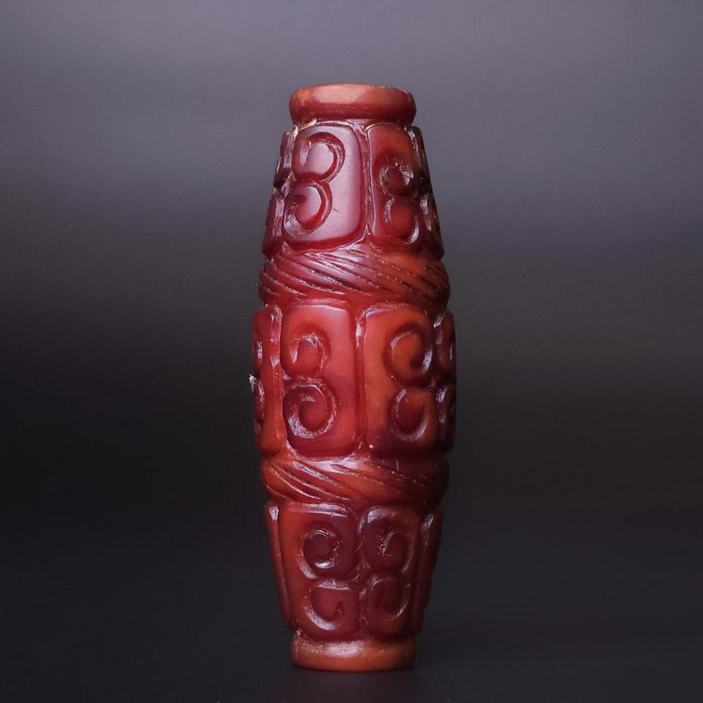 Резная бусина из камня