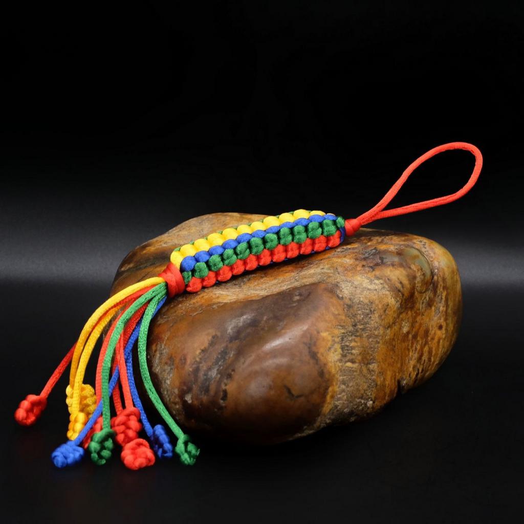 Плетёный амулет маленький