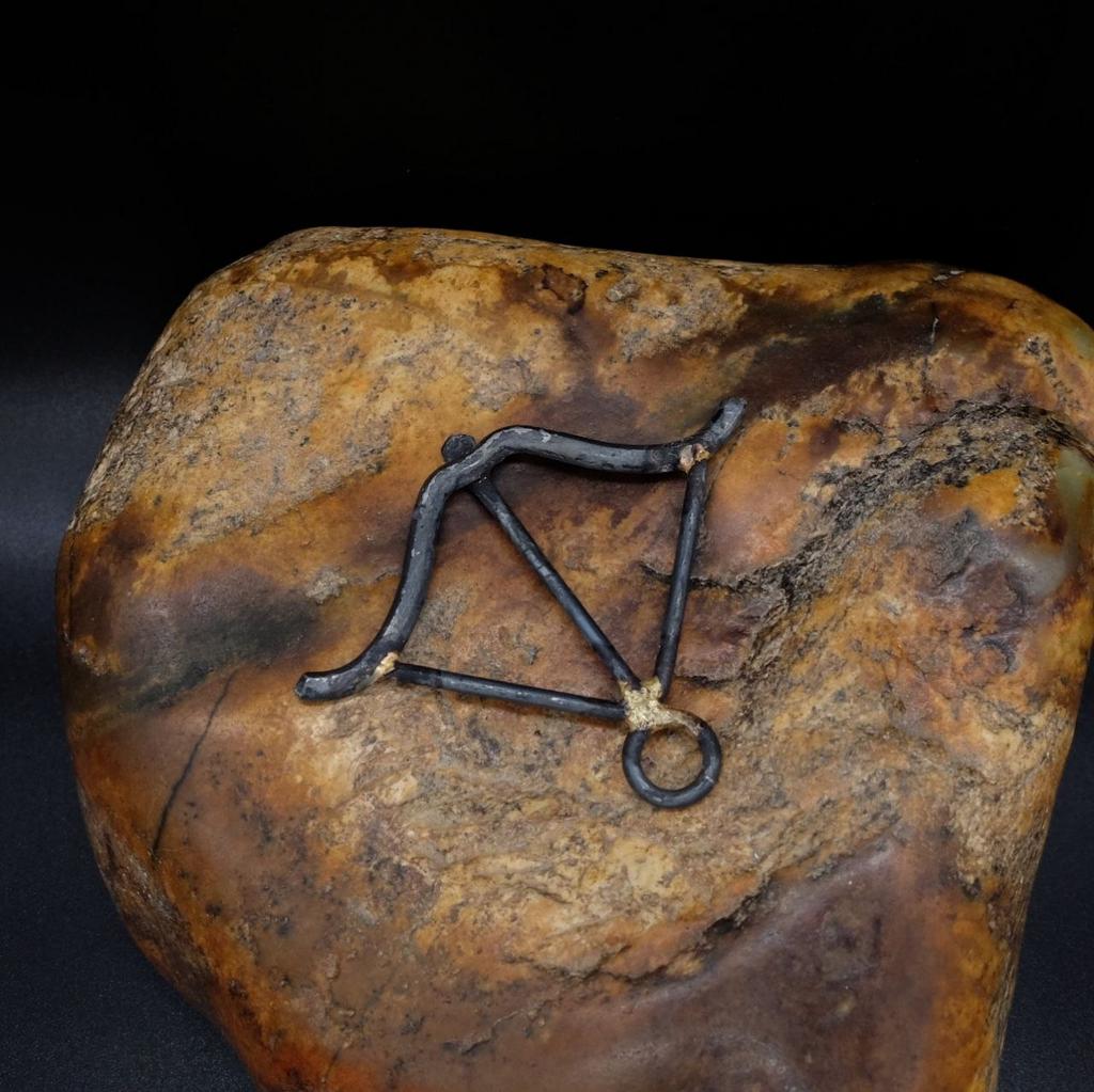 Подвеска в виде лука