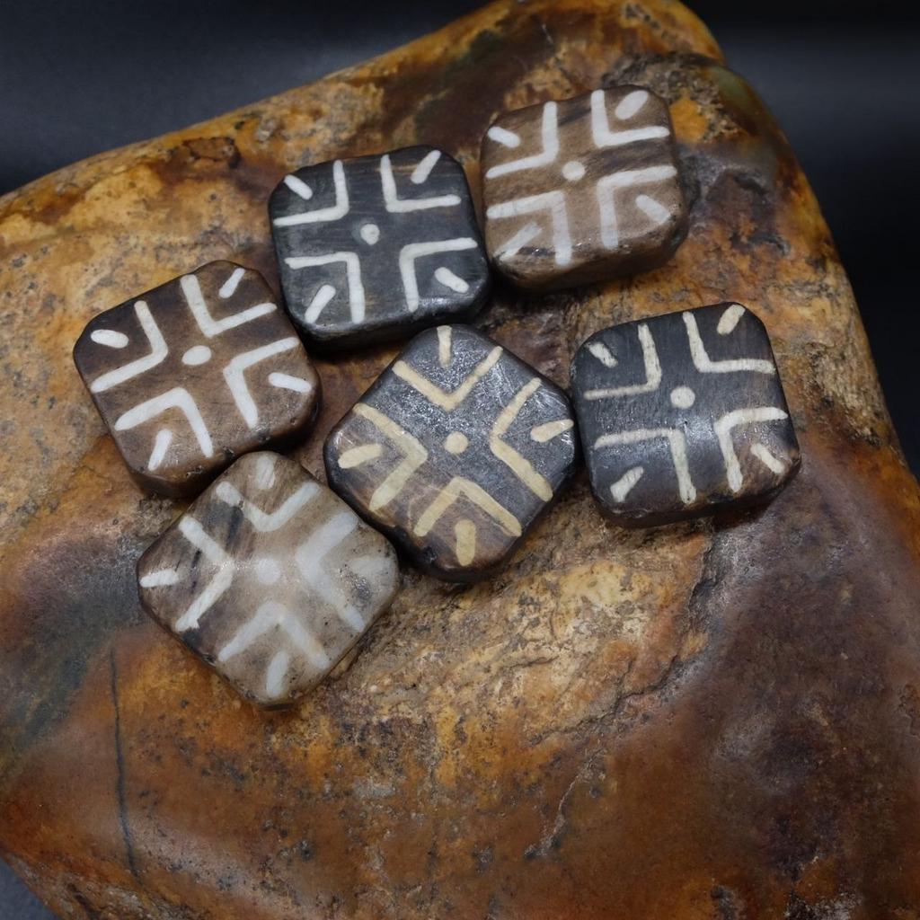 Бусина дзи Пумтек квадратная малая