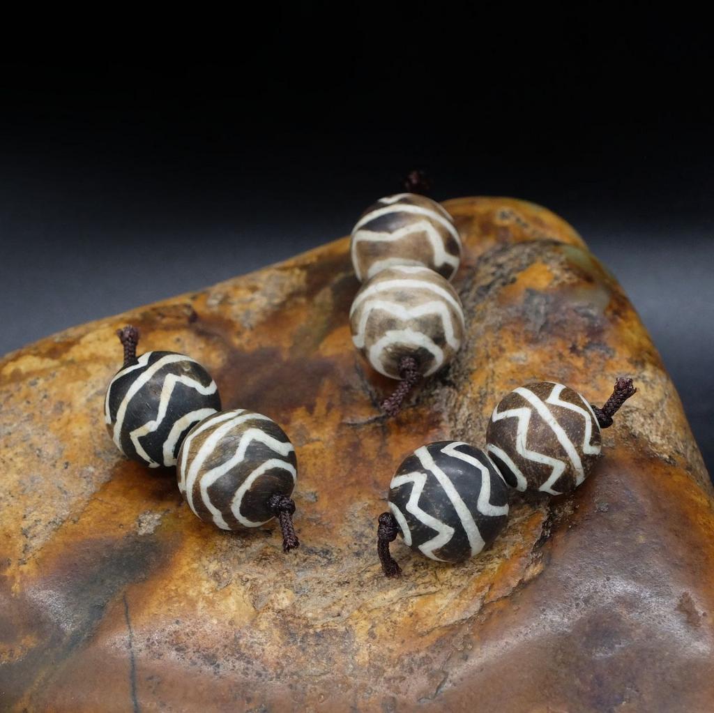 Бусина Дзи Пумтек волна (пара)