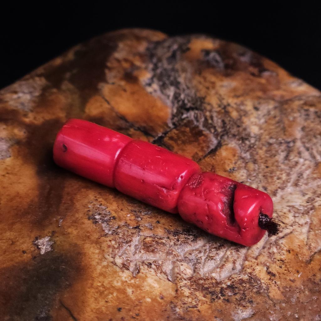 Набор из 3 коралловых бусин