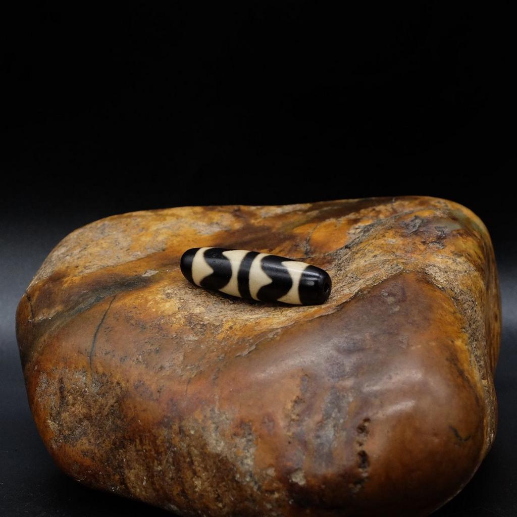 Бусина Дзи Двойные Зубы Тигра N°84