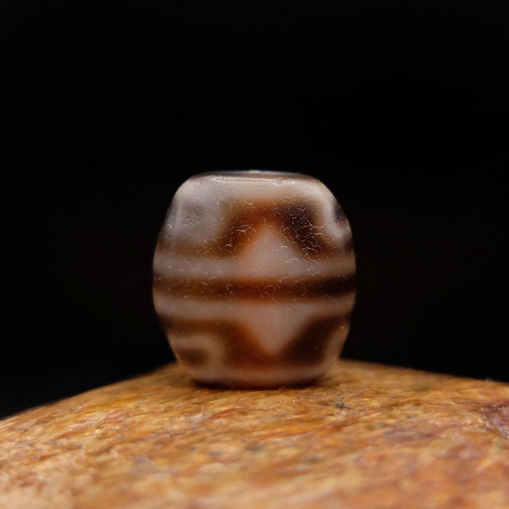 Бусина Дзи Бутоны Лотоса В зубах тигра (original)