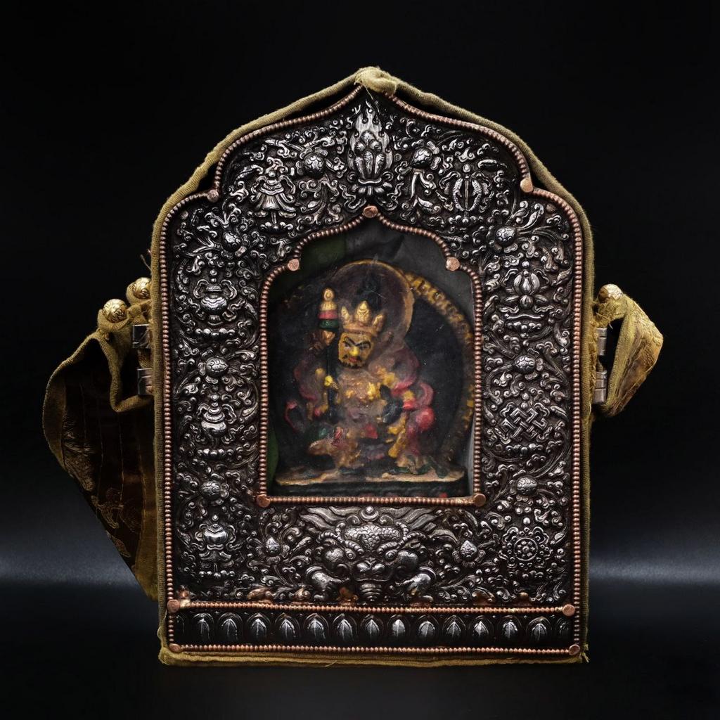 Большая Дарохранительница Гау с Куберой