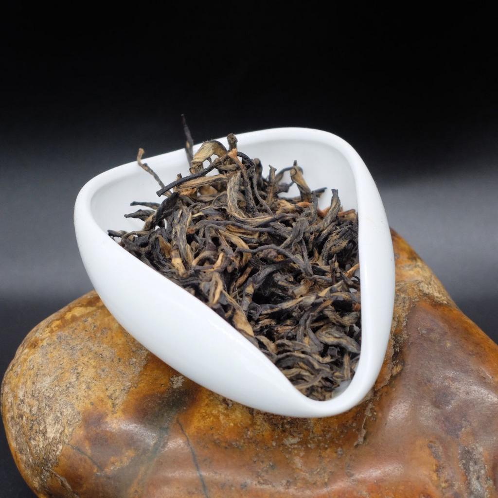 Красный чай Цзинь Май Гушу Хун