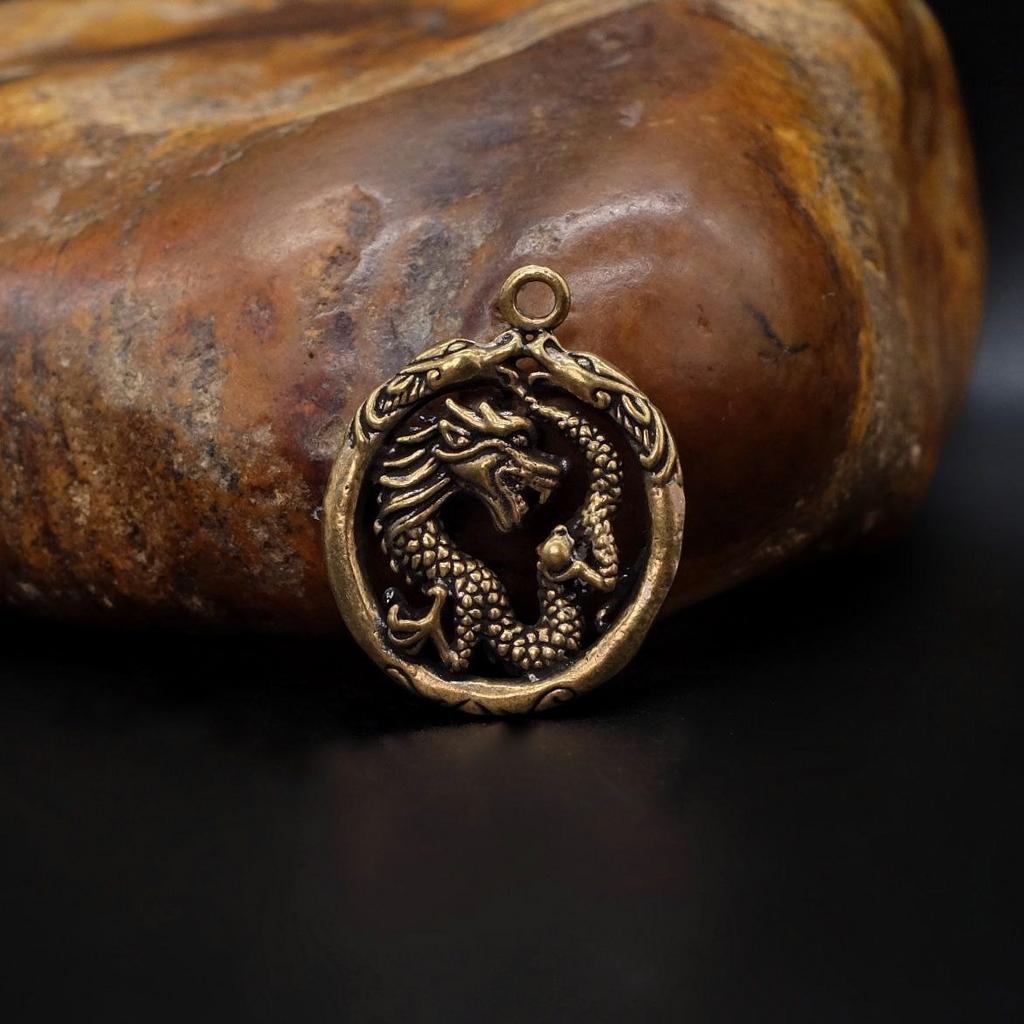 Подвеска с драконом в кольце