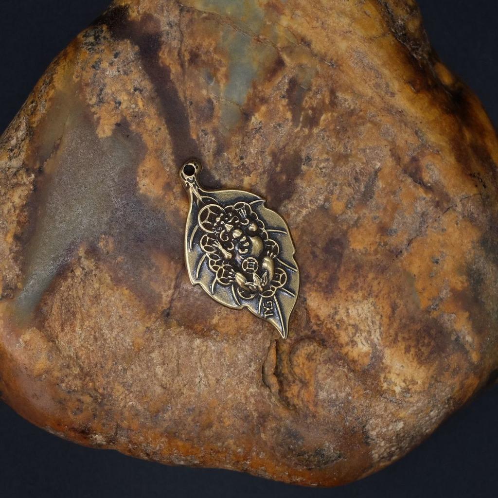 Подвеска листик с ПиКсю