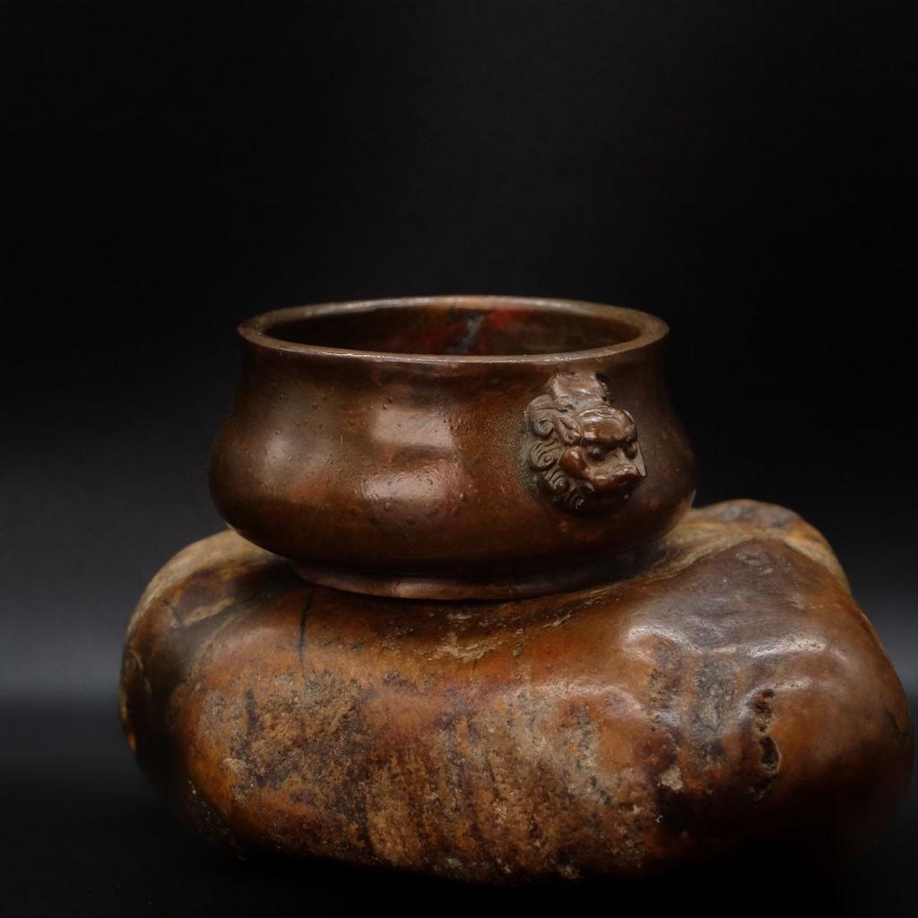 Курильница с масками львов