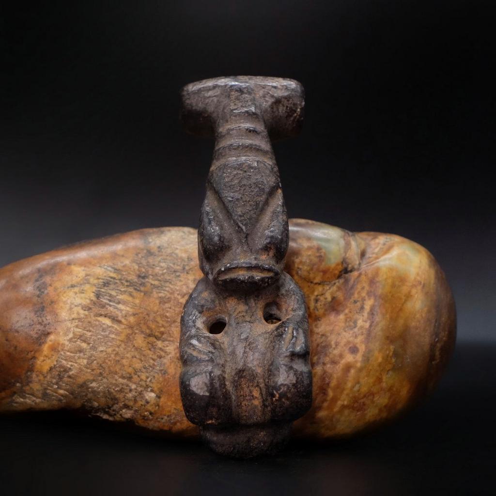 Фигурка жреца, Хушаньская культура