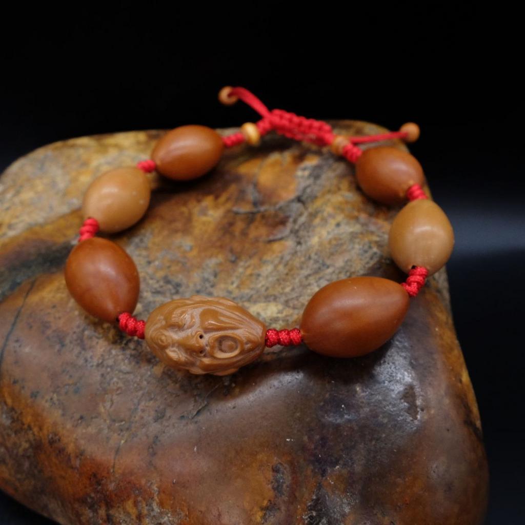 Браслет из косточки оливы с изображением архата N°5