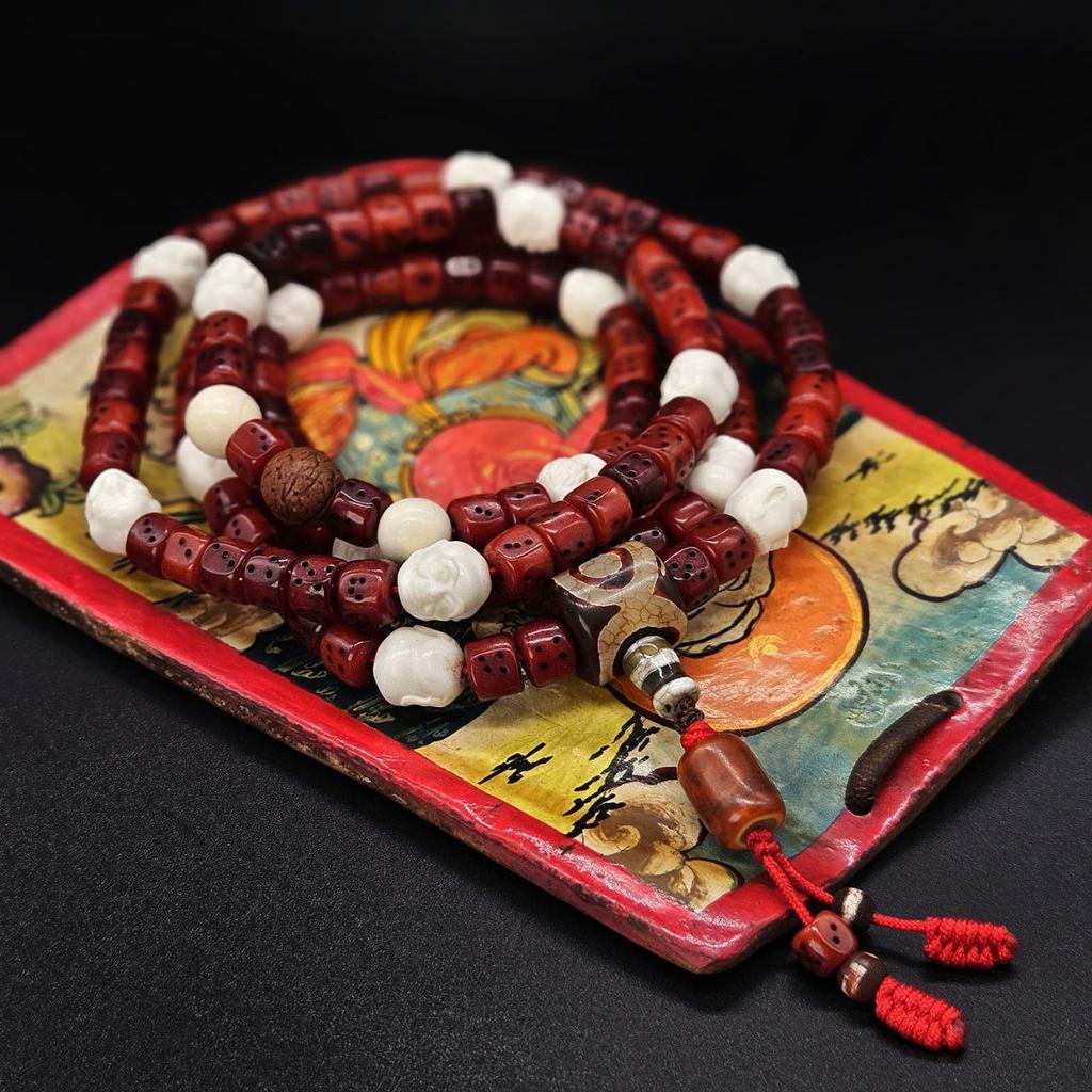 Чётки 18 архатов и игральные кубики